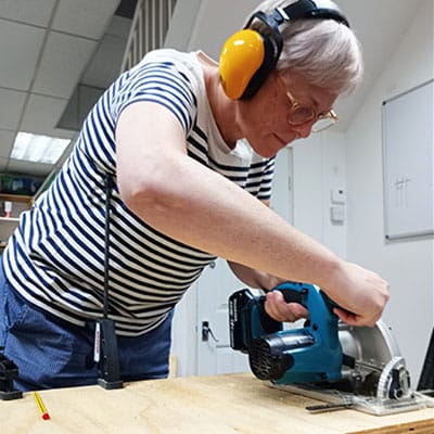 Using a Circular Saw Using a Circular Saw